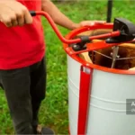 استخراج عسل با دستگاه اکستراکتور