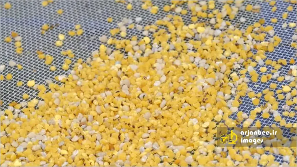 گرده جمع‌آوری‌شده از تله گرده نصب‌شده روی کندو